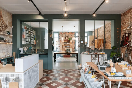 Atelier de peinture décorative sur bois à Paris 18ème