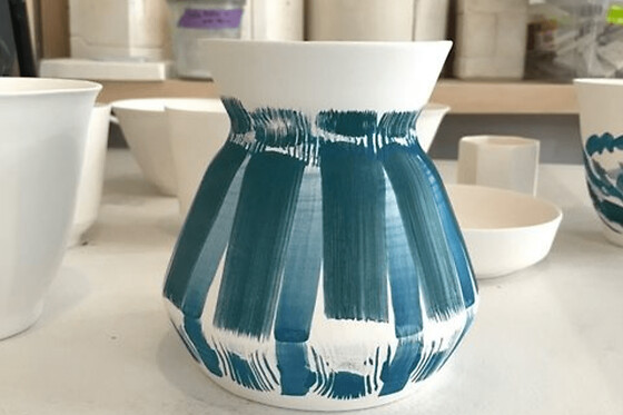 Atelier de peinture sur dégourdi de porcelaine à Paris 18ème